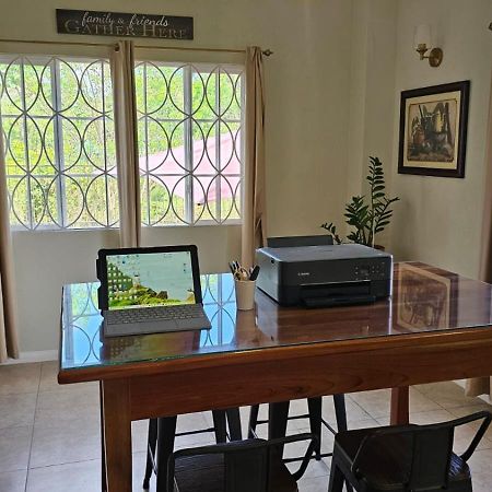 Komfort Getaway Villa At Countrymist 오쵸 리오스 외부 사진